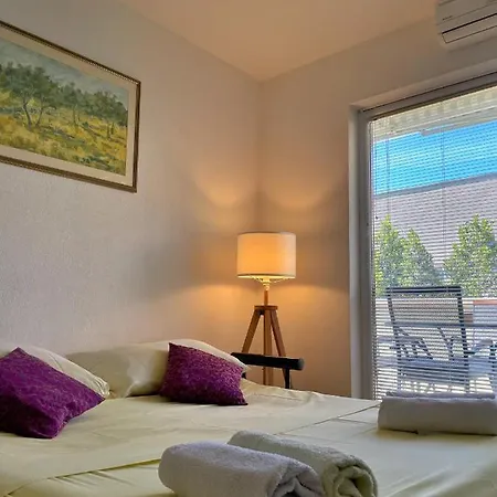 Daire Apartmani Katic *